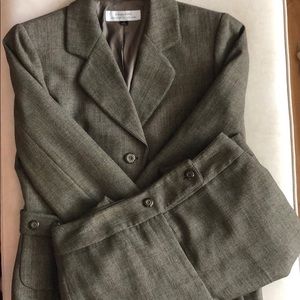 Tahari - Arthur S. Levine Pantsuit Size 6